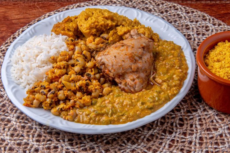 Descubra a riqueza dos sabores da culinária afro-brasileira, mergulhando em pratos tradicionais e influências culturais.