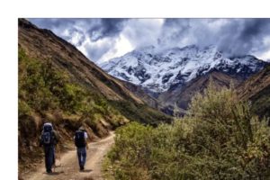 Desvende a beleza natural das Montanhas Andinas enquanto percorre trilhas desafiadoras