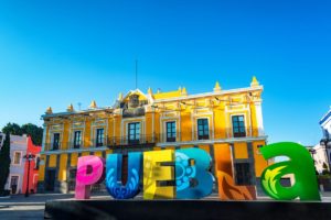 Descubra a riqueza cultural e histórica de Puebla, México, uma cidade colonial encantadora conhecida por sua arquitetura impressionante, gastronomia deliciosa e tradições vibrantes.